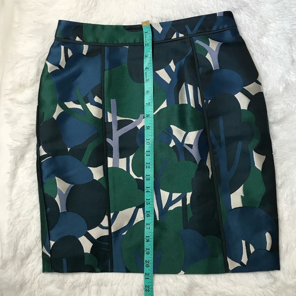 Ann Taylor A skirt - Picture 4 of 5